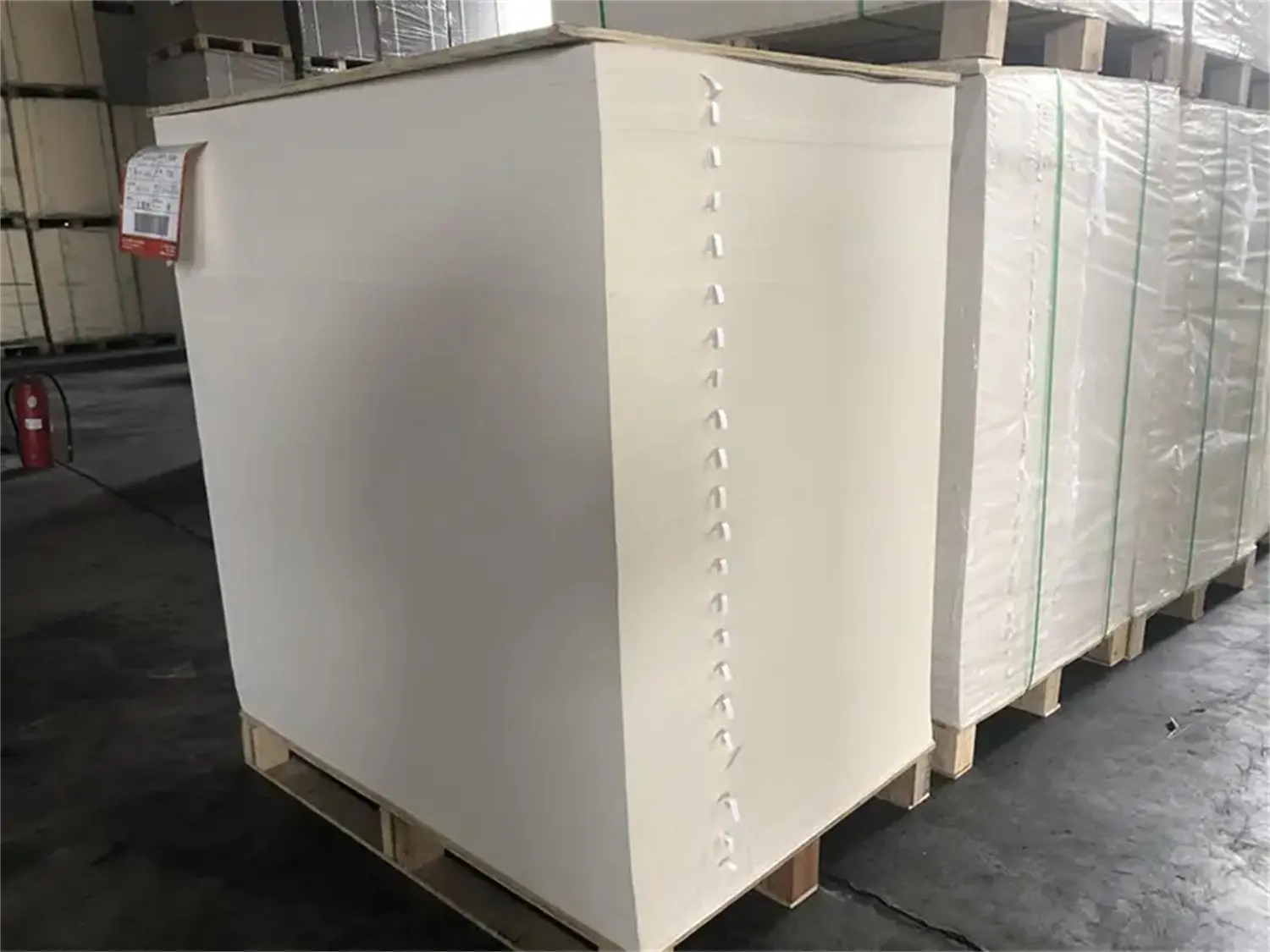 What’s the Difference Between Ivory Board and Art Paper (2).webp